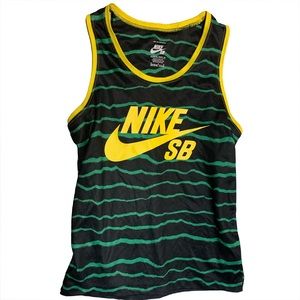 Youth Nike Skateboard Tank Size Medium (10-12 yes)